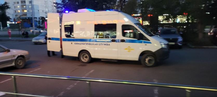 Фото Силовики оцепили парковку на Комсомольском проспекте в Челябинске