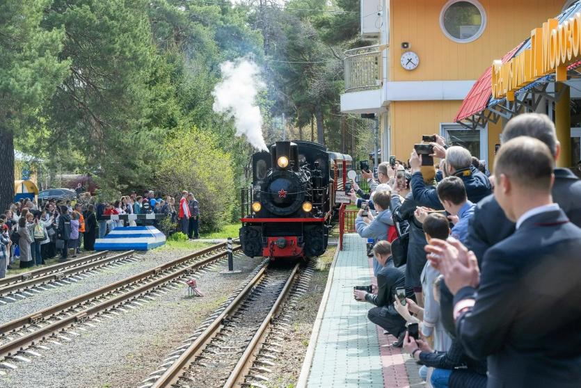 Фото Старинный паровоз на дровах будет курсировать по Челябинской детской железной дороге в честь Дня города