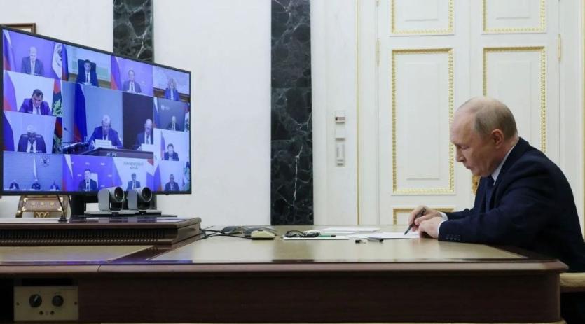 Фото Путин подписал Указ о присвоении звания «Город трудовой доблести» 12 городам, включая три уральских