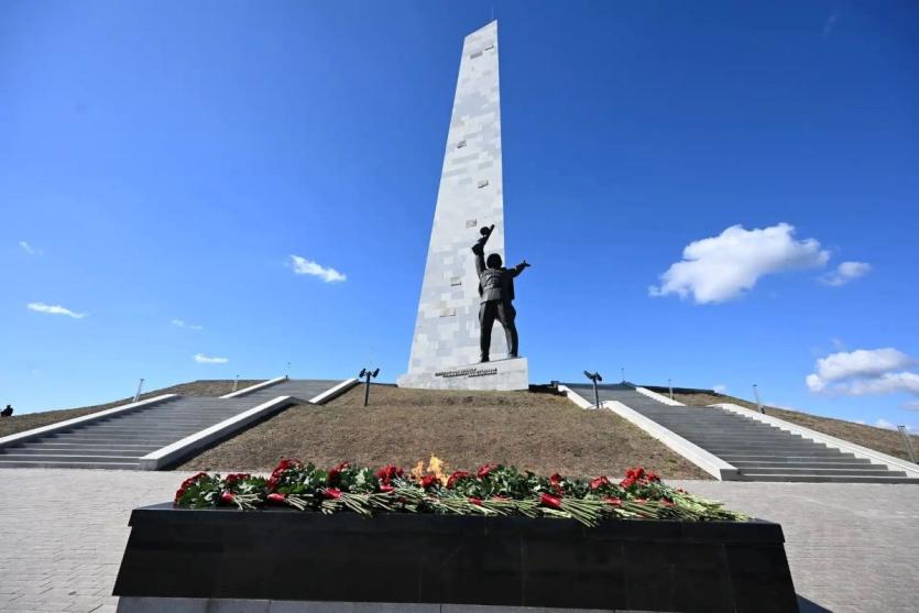 Фото Ковчег с мощами святого Дмитрия Донского доставили на Саур-Могилу перед отправкой на фронт