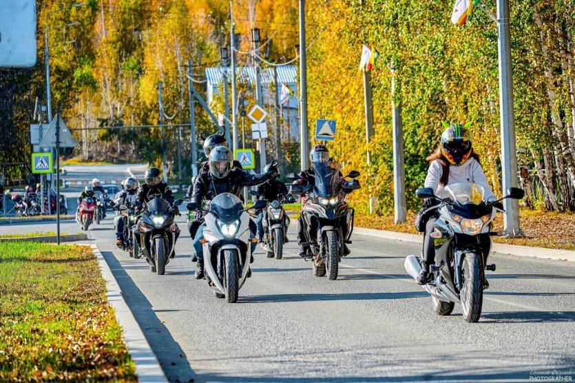 Фото Уральские байкеры феерично закрыли в Карабаше мотосезон