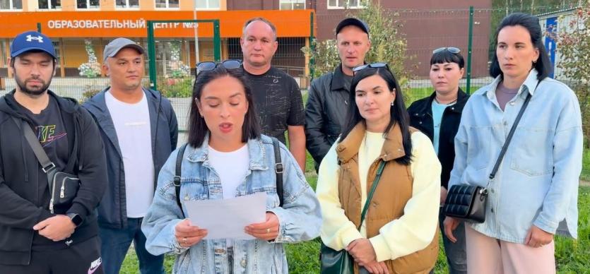 Фото Родители в Челябинске возмущены отказом школы зачислить детей в главный корпус