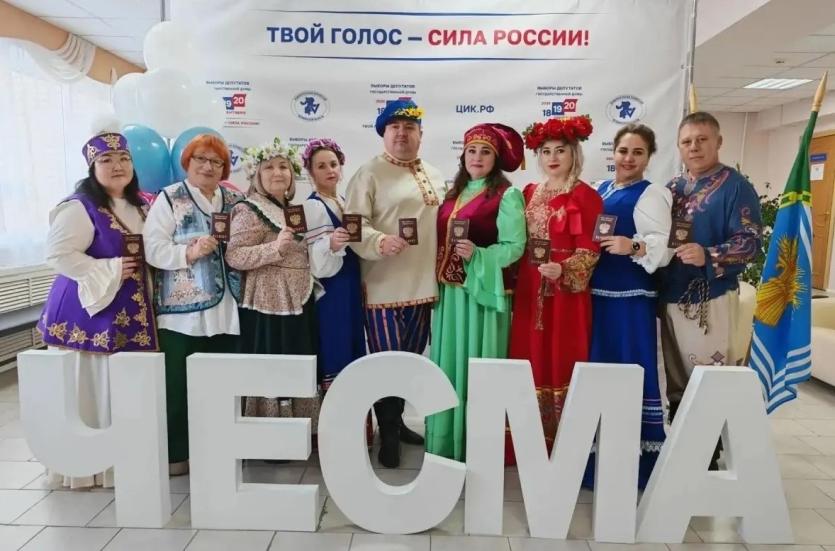 Фото Первый день выборов на Южном Урале: Национальные костюмы, фотозоны, песни 