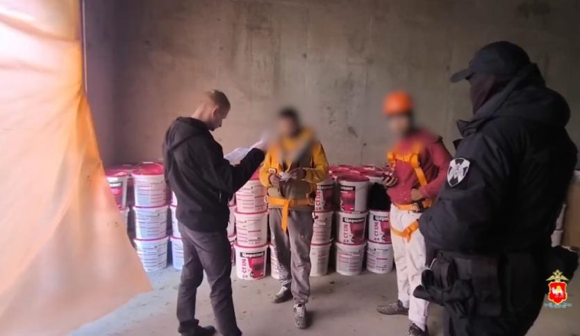 Фото На стройках челябинских Шершней и рынке "Северный" полиция и Росгвардия провели рейд 