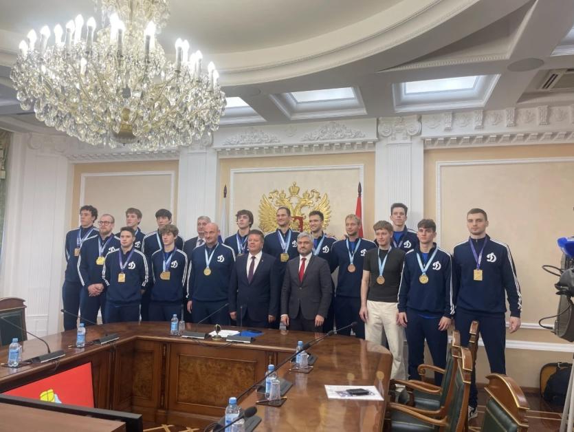Фото «Динамо» поздравили на приёме у вице-губернатора после побед в двух Кубках