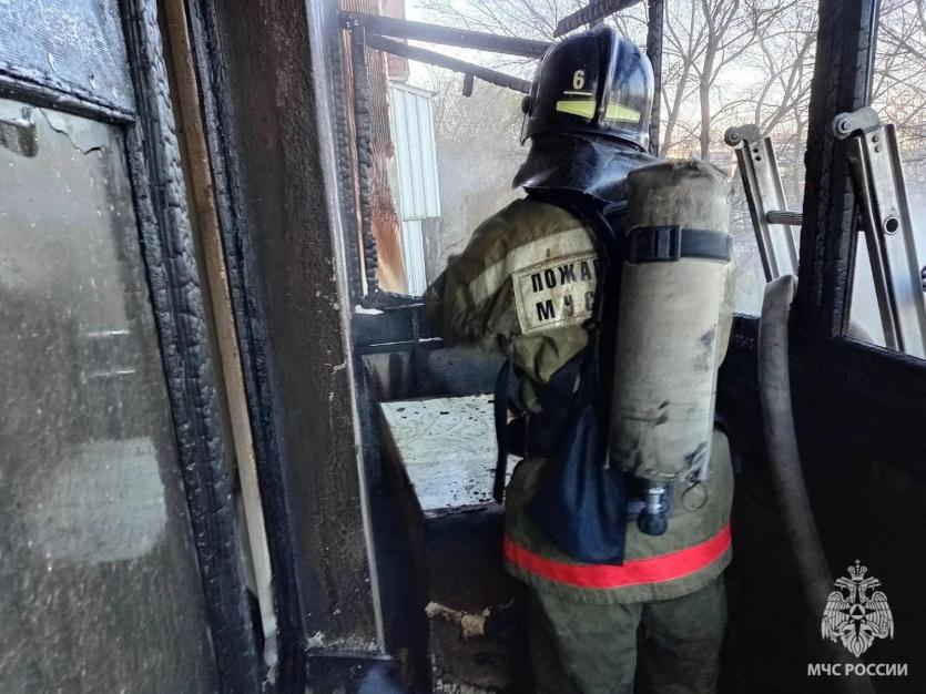 Фото Причиной пожара на балконе в Челябинске стала непотушенная сигарета соседей