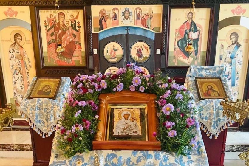 Фото Сегодня верующие чтят Корсунскую икону Божией Матери: с какими просьбами обращаются к этому образу