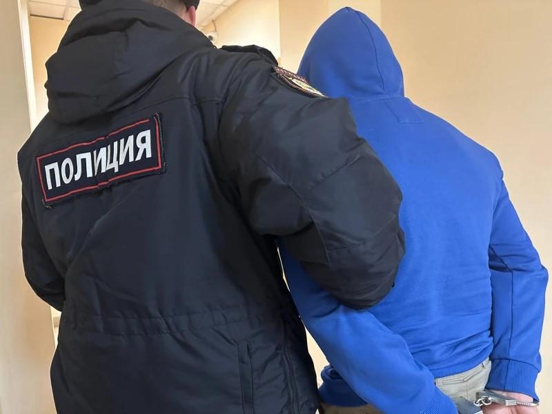 Фото В Троицке полицейские задержали дроппера