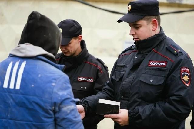 Фото Сотни нарушений и десятки уголовных дел стали итогом масштабных рейдов операции «Нелегал» на Южном Урале