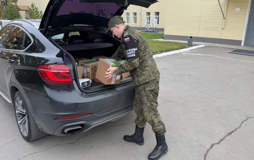 Фото 308 военный следственный отдел СКР передал гуманитарную помощь военным лётчикам