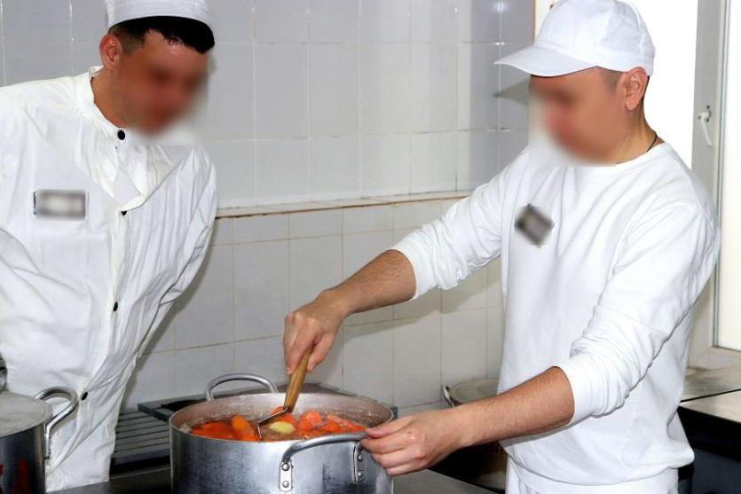 Фото С викториной и выпечкой: в колонии Златоуста отметили Международный день повара