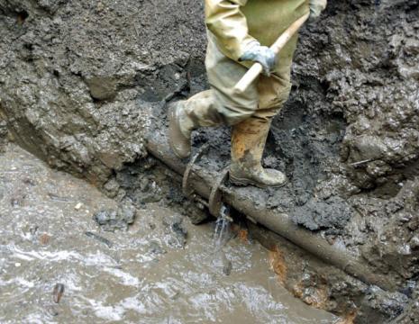 Фото Поселок Гончарка утопает в канализационных отходах