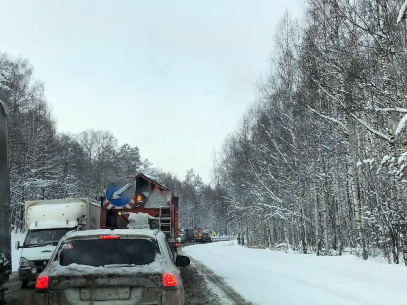 Фото В Челябинской области вновь продлили ограничение на движение грузовиков на М-5 - до 20 часов