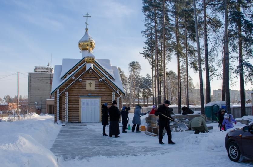 Фото Впервые в закрытом Снежинске верующие построили рождественский вертеп