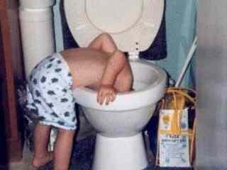 Фото В Миассе домашний туалет стал ловушкой для ребенка