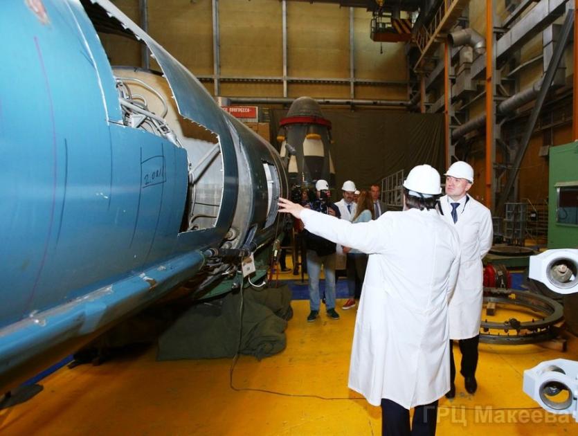 Фото Борис Дубровский посетил Государственный ракетный центр