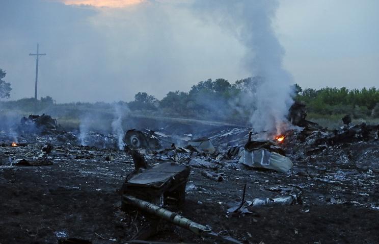 Фото Малазийский «Боинг» был сбит ракетой «земля-воздух». Следы авиакатастрофы опять ведут в Днепропетровск к Коломойскому