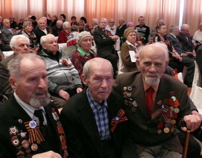 Фото В Магнитогорске повсеместно проходит вручение наград ветеранам