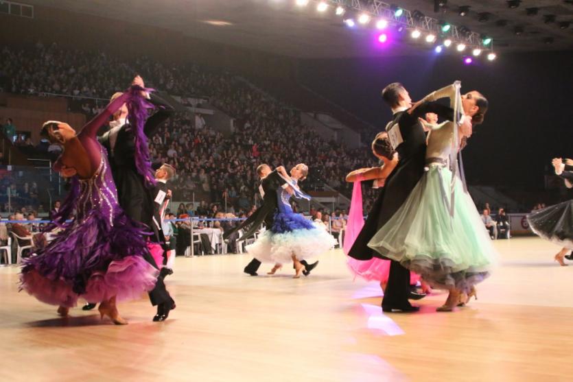 Фото На Кубок губернатора по бальным танцам в Челябинске собрались около 4 тысяч участников