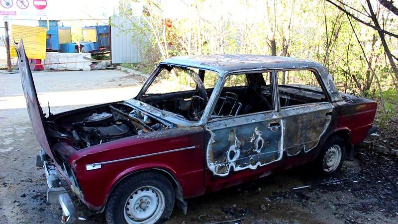 Фото В Челябинске  мальчишки сожгли два автомобиля