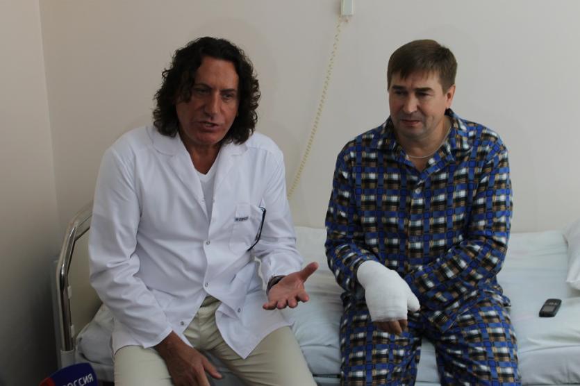 Фото Врачи Челябинской областной больницы пришили южноуральцу отрезанную руку