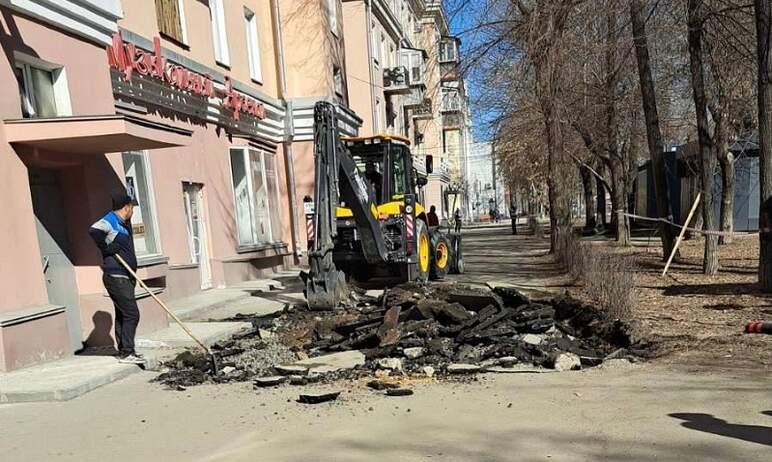 Фото В Челябинске благоустраивают новый участок пешеходной части Свободы