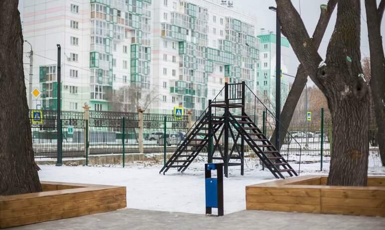 Фото В челябинском парке открылась долгожданная площадка для выгула собак