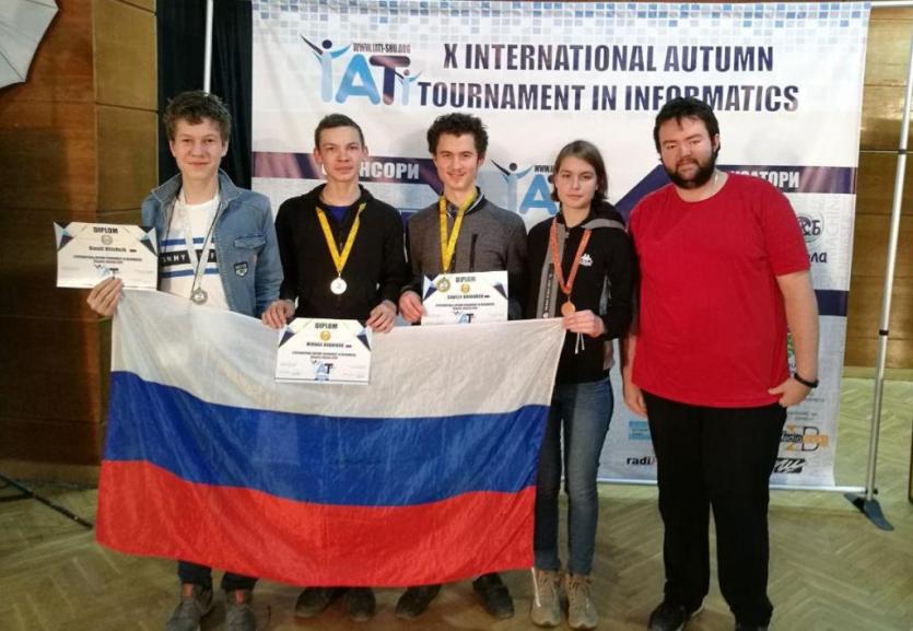 Фото Челябинские школьники завоевали четыре медали на международном турнире по информатике
