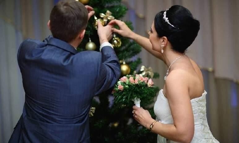 Фото  В Челябинской области 14 пар влюбленных поженятся в Новый год