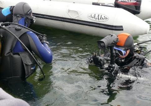 Фото Спасатели продолжают поиски мужчины, пропавшего после опрокидывания парусной яхты на Тургояке