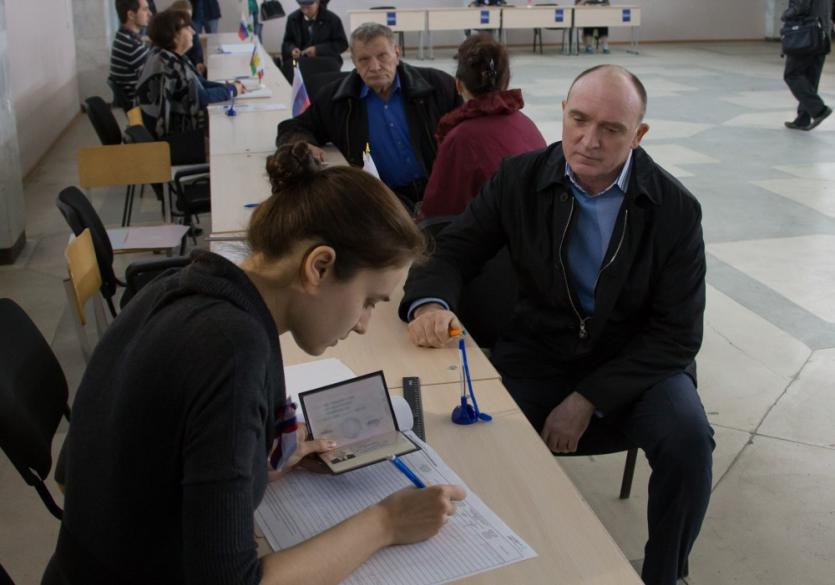 Фото Борис Дубровский проголосовал на выборах депутатов Заксобрания