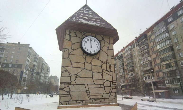 Фото Башня в сквере на Южноуральской в Челябинске стала показывать время