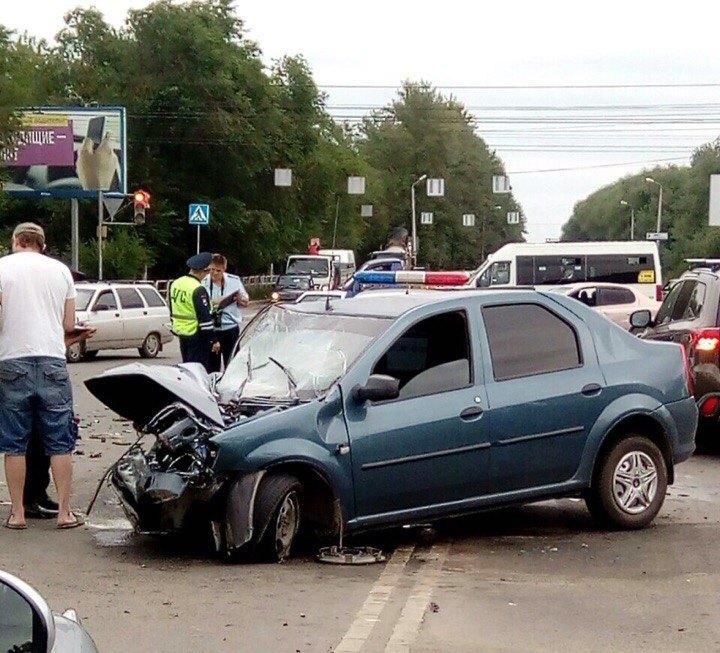 Фото Утром в понедельник Челябинск стоял в пробке из-за ДТП с погибшим