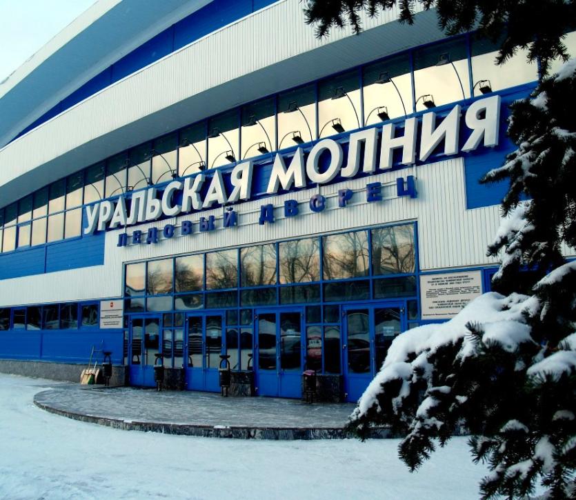 Фото В Челябинске годовщину Олимпиады отметили хоккеем в валенках и дискотекой на льду