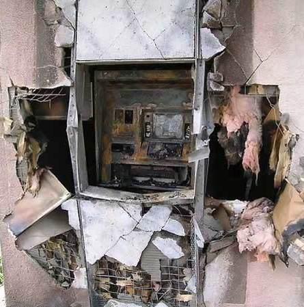 Фото В Аше грабители вытащили из магазина банкомат с двумя миллионами