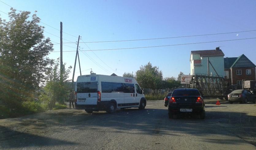 Фото Челябинская полиция будет отслеживать маршрутчиков-нарушителей, высаживающих пассажиров со второй полосы