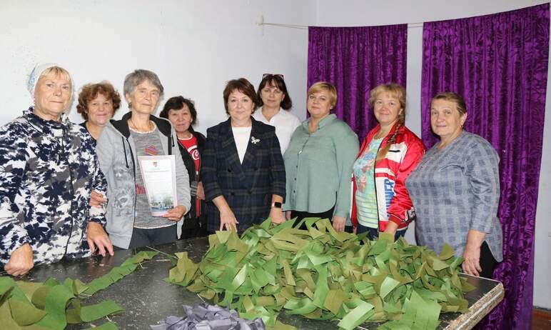 Фото «Серебряных» волонтеров Еткульского района за помощь бойцам СВО отметили благодарственными письмами