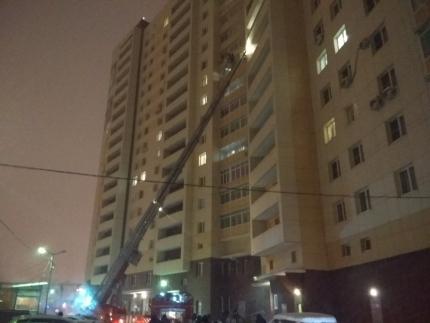 Фото Система очистки воздуха привела к крупному пожару в челябинской многоэтажке 