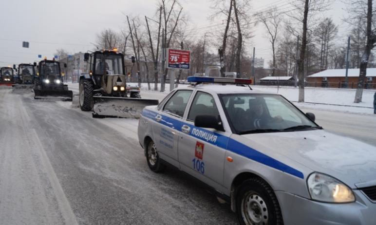 Фото ГИБДД Челябинска сопровождает снегоуборочную технику