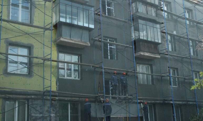 Фото В Челябинске утепляют фасады домов