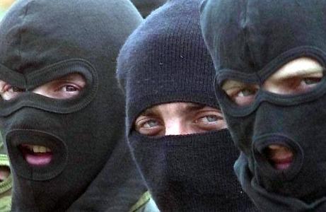 Фото Трое в масках ограбили челябинскую автозаправку на четверть миллиона