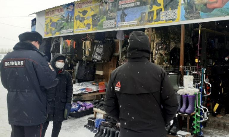 Фото В Челябинске полиция устроила облаву на рынках 