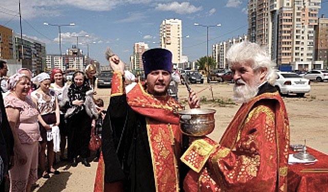 Фото Первый молебен состоялся в Челябинске на месте будущего храма святого Иоанна Богослова