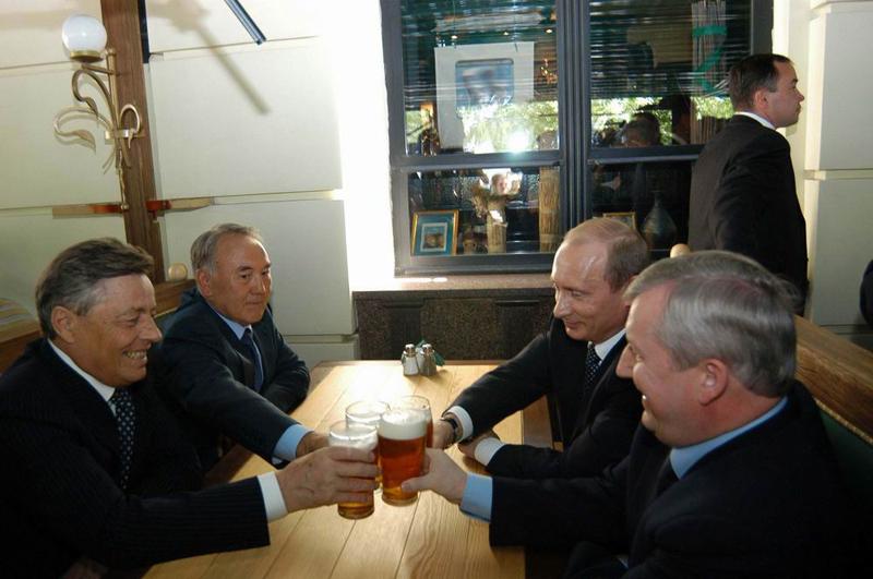 Фото Первая встреча Путина и Назарбаева в Челябинске прошла 12 лет назад за кружкой пива