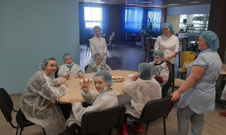 Фото Воспитанники детского дома Копейска погрузились в сладкий мир печенья