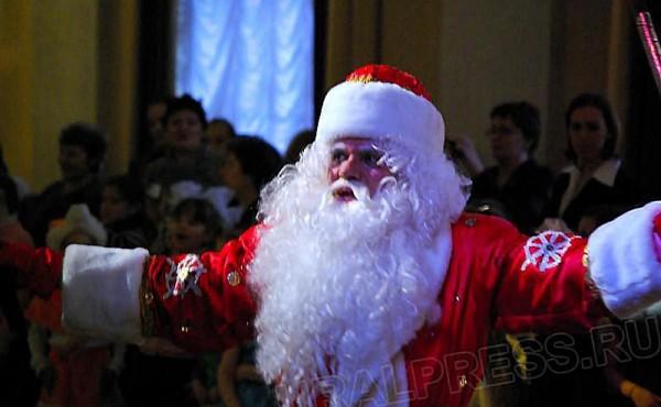 Фото КПРФ предложила отменить в России новогодние каникулы