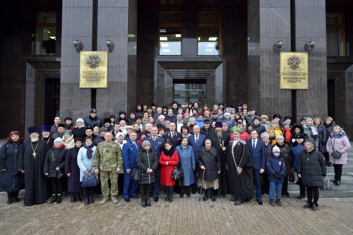 Фото В Челябинске состоялся прием семей полицейских, погибших при исполнении служебных обязанностей
