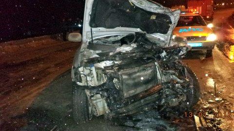 Фото На плотине в Челябинске столкнулись маршрутка и Hyundai: пострадали четверо