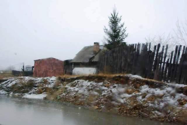 Фото Власти Челябинска пообещали решить проблему с домом в Тракторозаводском районе, стоящем в луже