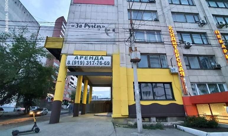 Фото В Челябинске без разрешения покрасили в ярко-желтый цвет дом на Энтузиастов